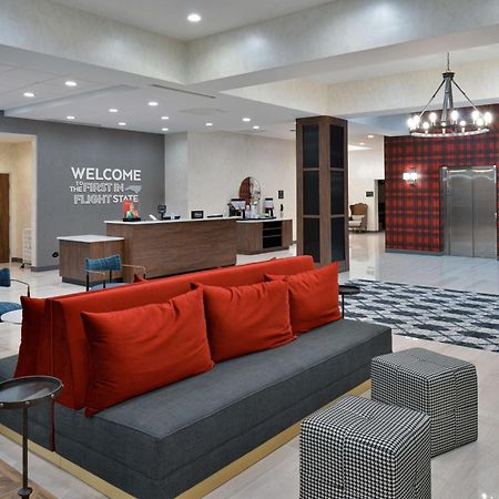 Hampton Inn & Suites Greensboro Downtown, Nc Екстериор снимка