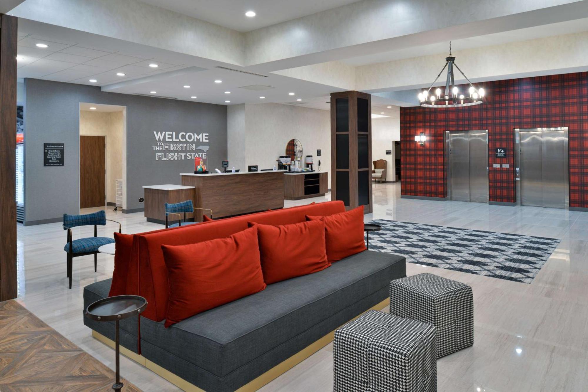 Hampton Inn & Suites Greensboro Downtown, Nc Екстериор снимка